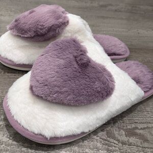 Heart Pattern Slippers Women’s Girls Home Faux Fur Plush Non Slip Size 8.5-9